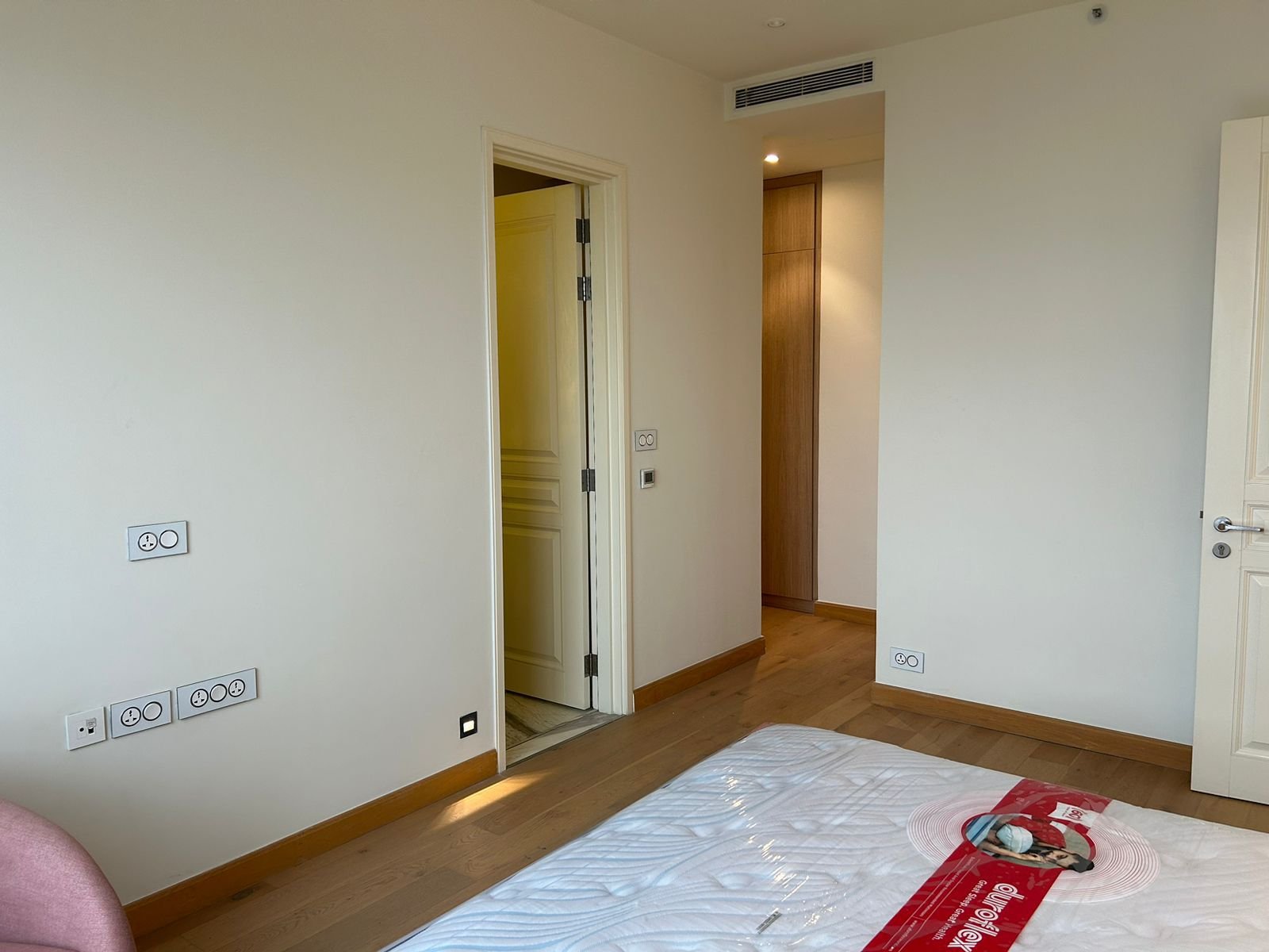 691793bc-d567-49c3-8b4f-91642ddc8adb